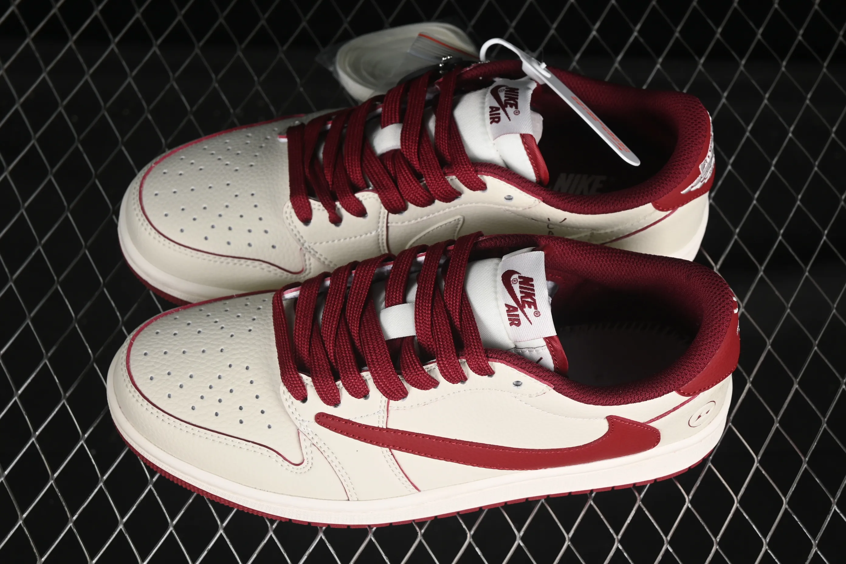 All categories Air Jordan Jordan series basketball shoes Air Jordan 1 Low High-end customized low-top sneakers Travis Scott x Fragment Design x Air Jordan 1 Low OG SP AJ1 Lightning joint low-top cultural casual sneakers LK1099-066